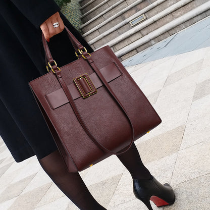 Sac à main bordeaux forme rectangulaire de luxe